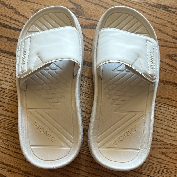 Vionic Rejuvenate recovery slide - Picture 2 of 6